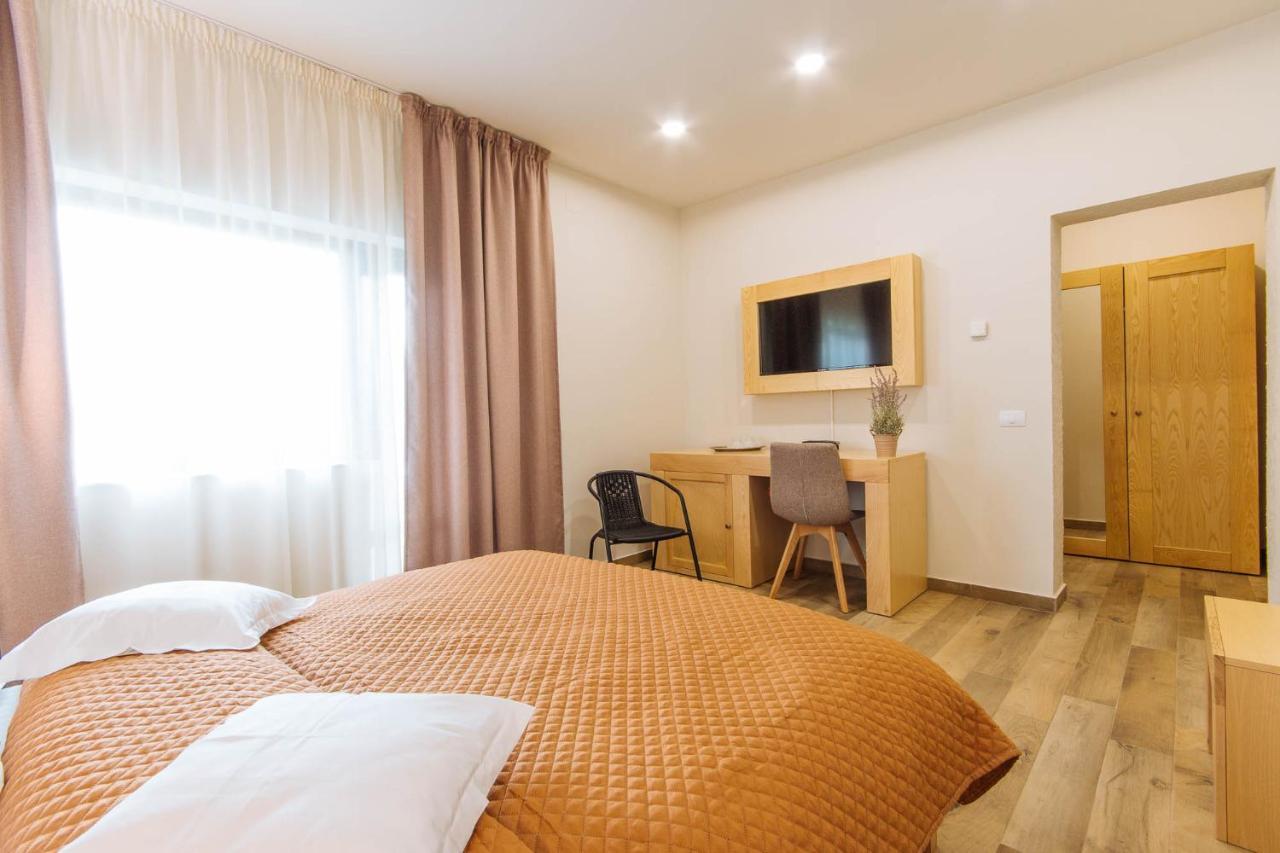 Comoara Raraului Câmpulung Moldovenesc Exteriör bild